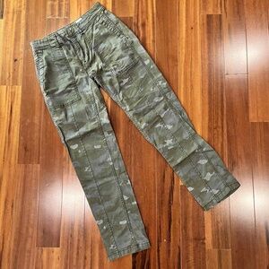 Anthropologie The Wanderer Pants Green Camo Pattern Utility Pocket Size 25
